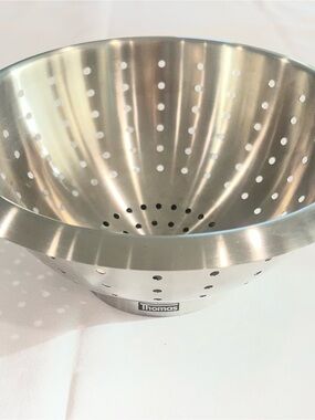 Thomas Rosenthal Stainless 18/10 Steel Perforated Colander 10-Inch